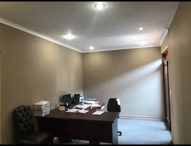 380M² BUILDING FOR SALE IN LONEHILL